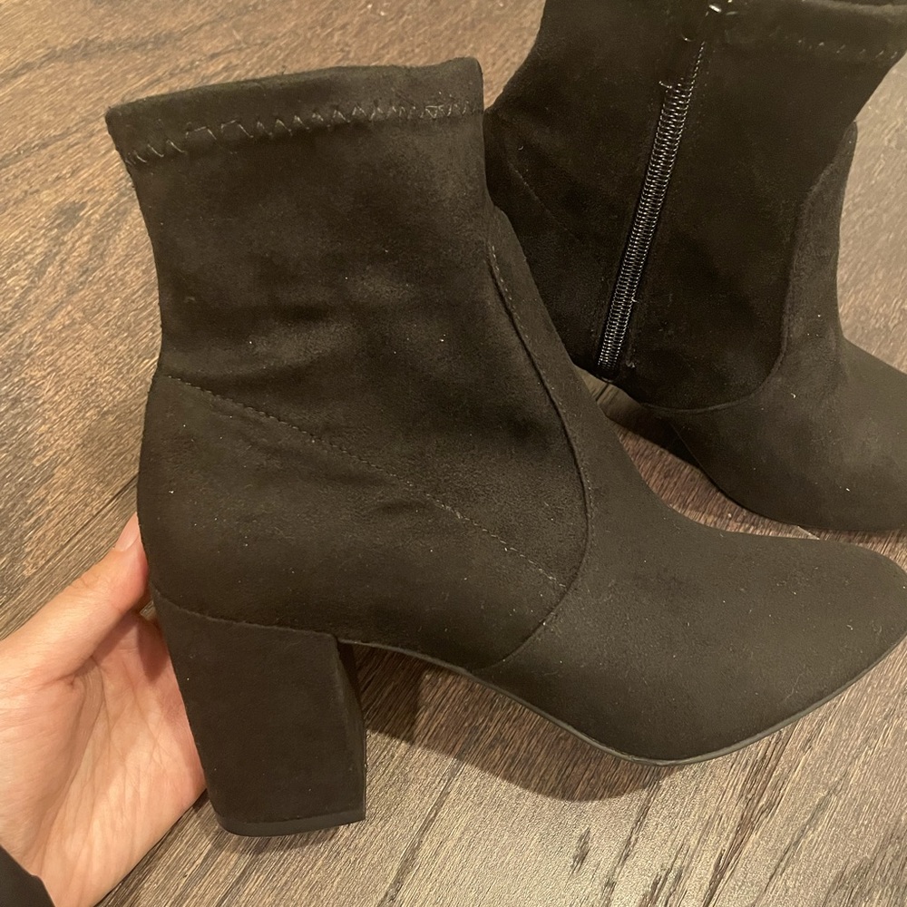 NWT faux suede ankle booties side zip block heel - color: black sz 6.5